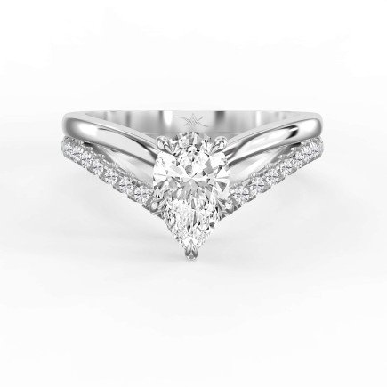Master Stone Pear Shape Ring with Round Side Diamonds
