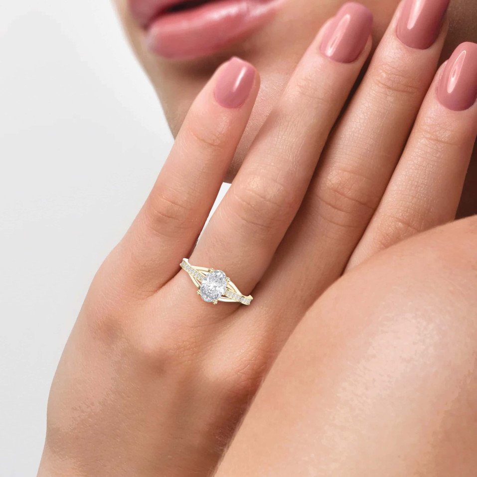 4-Prong Crossover Diamond Ring Elegance in Motion – A Twist on Timeless