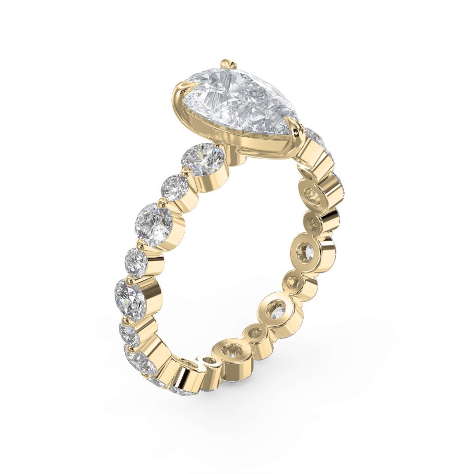 3-Rong Pear-Shaped Brilliant Cut Diamond Ring with Side Stones
