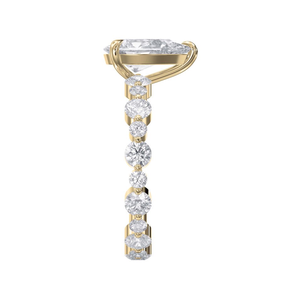 3-Rong Pear-Shaped Brilliant Cut Diamond Ring with Side Stones